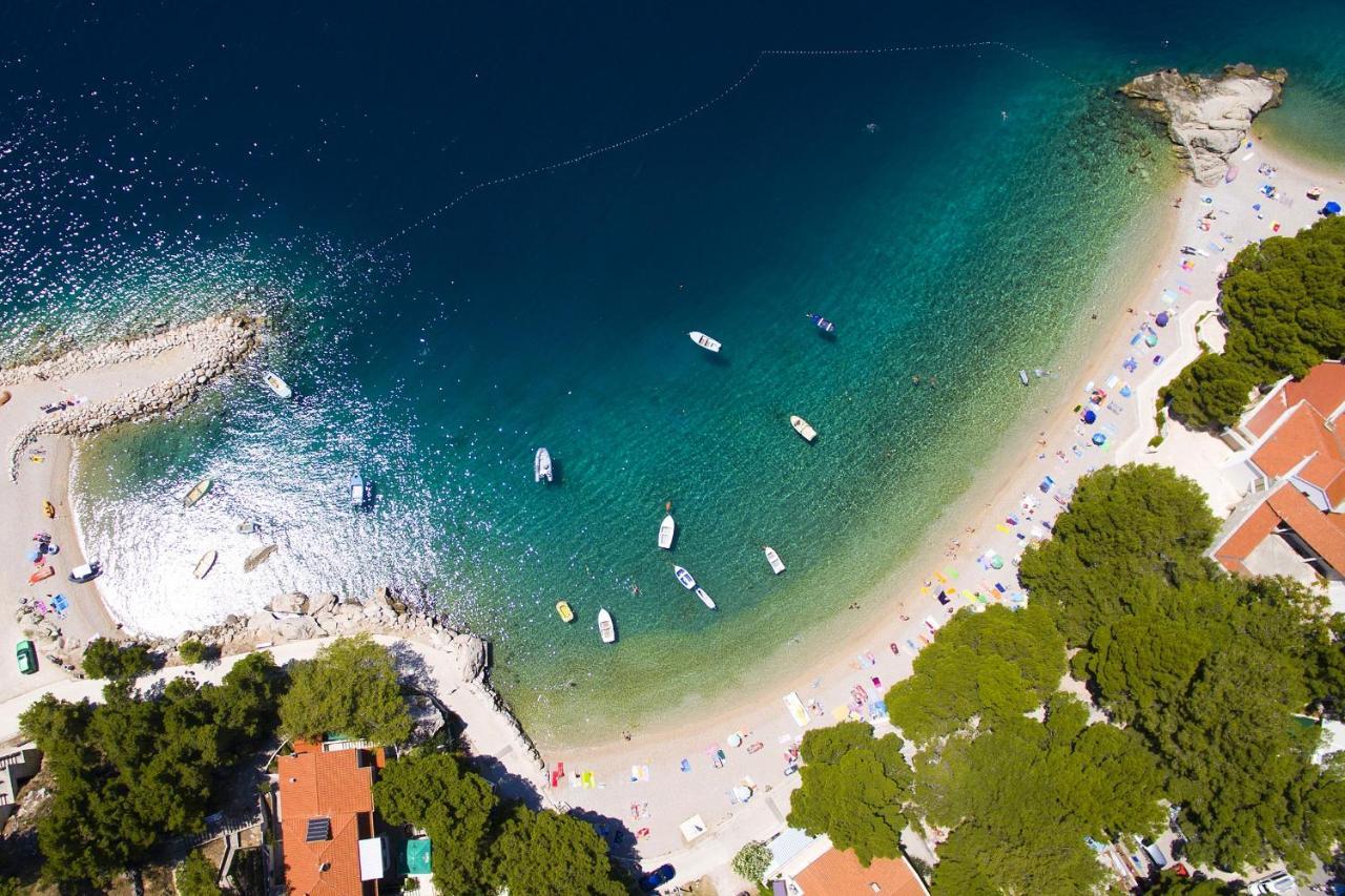Apartments By The Sea Brela, Makarska - 6688 Dış mekan fotoğraf