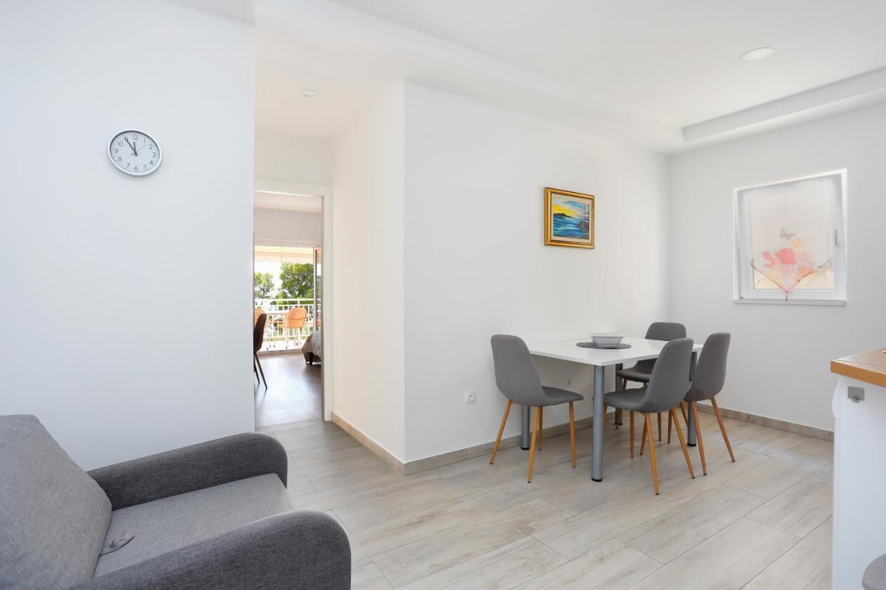 Apartments By The Sea Brela, Makarska - 6688 Dış mekan fotoğraf