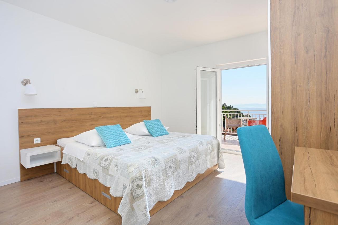 Apartments By The Sea Brela, Makarska - 6688 Dış mekan fotoğraf