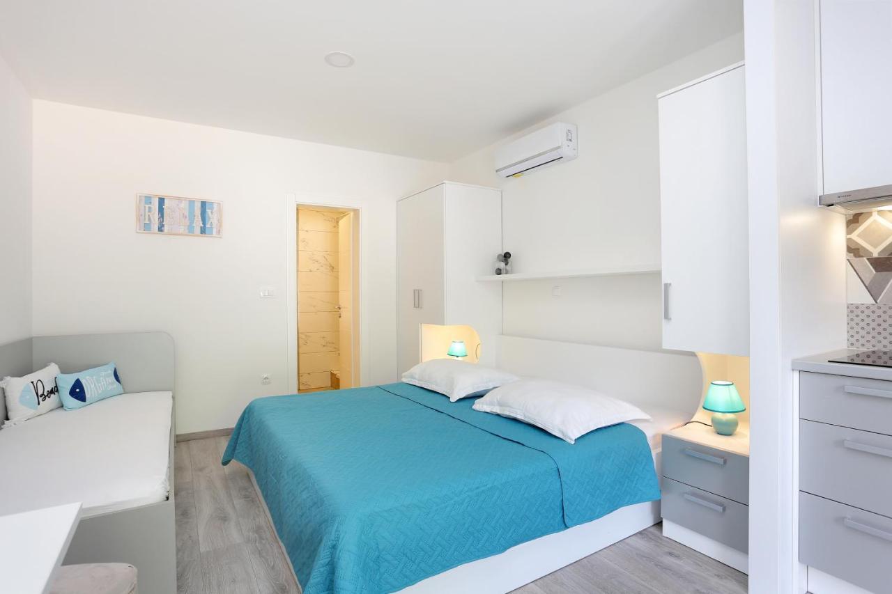 Apartments By The Sea Brela, Makarska - 6688 Dış mekan fotoğraf