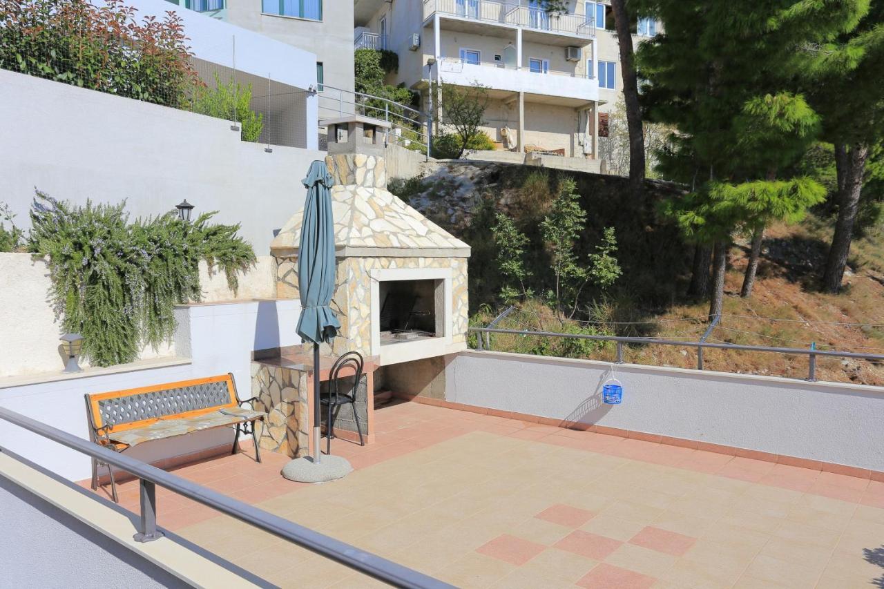 Apartments By The Sea Brela, Makarska - 6688 Dış mekan fotoğraf